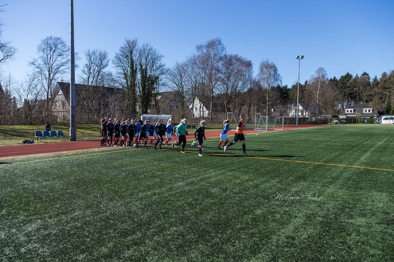 Bild 131 - B-Juniorinnen Halbfinale SVHU - Holstein Kiel : Ergebnis: 3:0